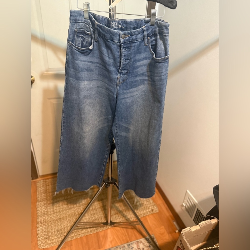 HIGH RISE BUTTON FLY JEANS!